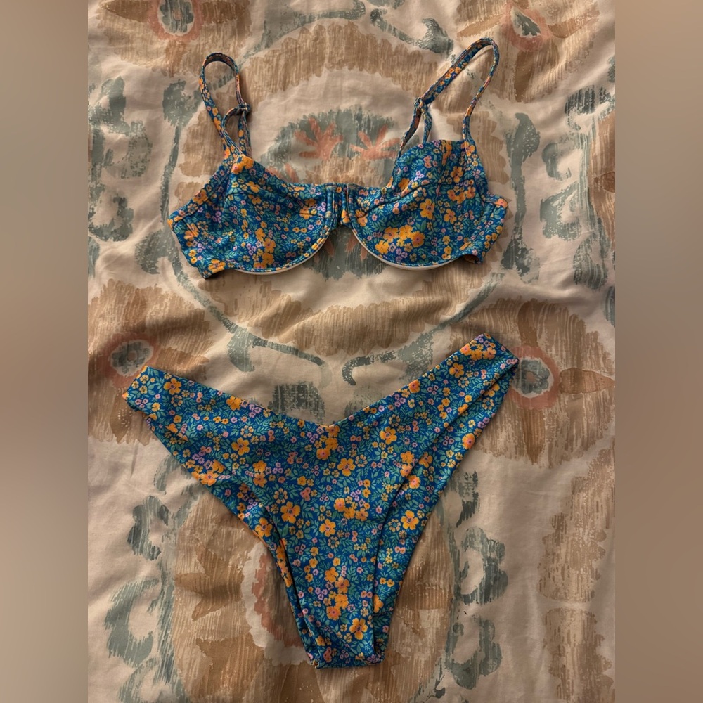Kulani Kinis Medium Bikini Top